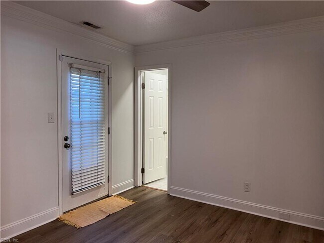 Building Photo - 947 Wildwood Square Ct