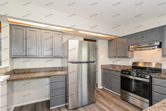 Building Photo - 890 St Anthony Ln