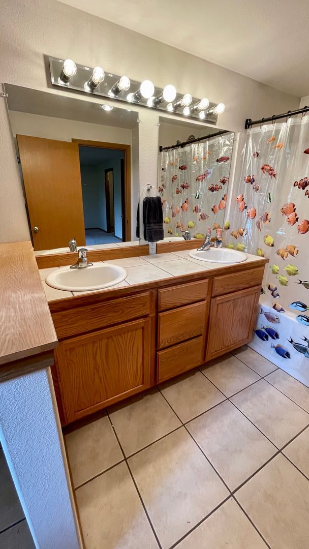 Building Photo - Large 2 Bedroom 2.5 Bath Home With Fenced Yard & Wrap Around Deck in Clearwood Community! Lake, T...