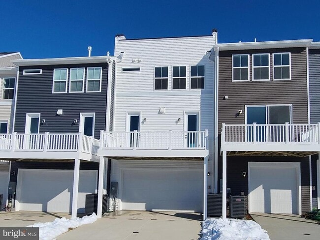 Building Photo - 5046 Bigleaf Rd