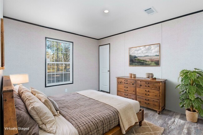 Building Photo - Huge 5 Bedroom 3 Bathroom Hastings Home Located w/ 1 Acre