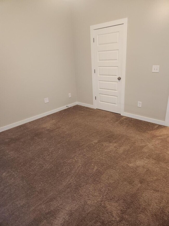 Building Photo - Nice 3 Bed 2 Bath House! Available Now!