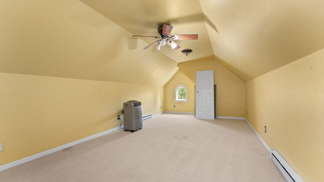 Building Photo - 9069 Emerson Dr
