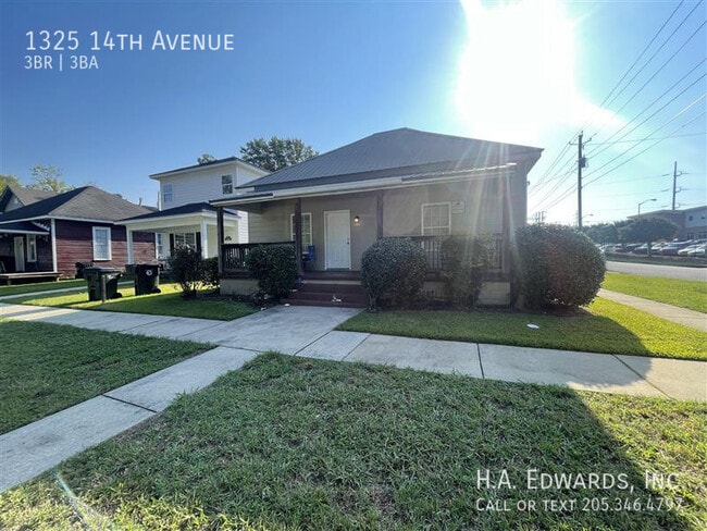 Primary Photo - 1325 14th Ave