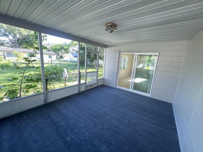 Building Photo - 6143 Alderwood St