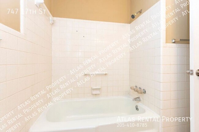 Building Photo - 747 17th St