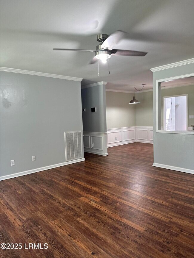 Building Photo - 14007 Kader St