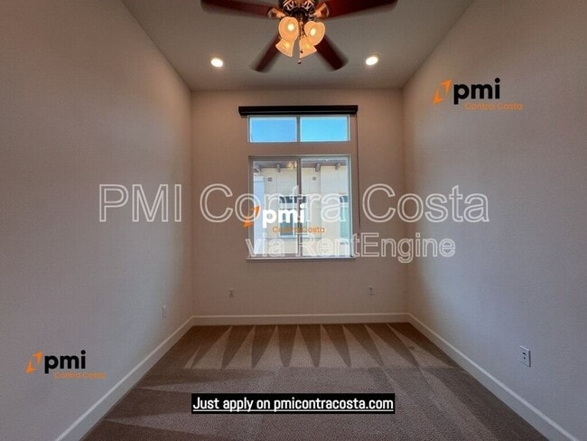 Building Photo - 5217 S Esprit Loop