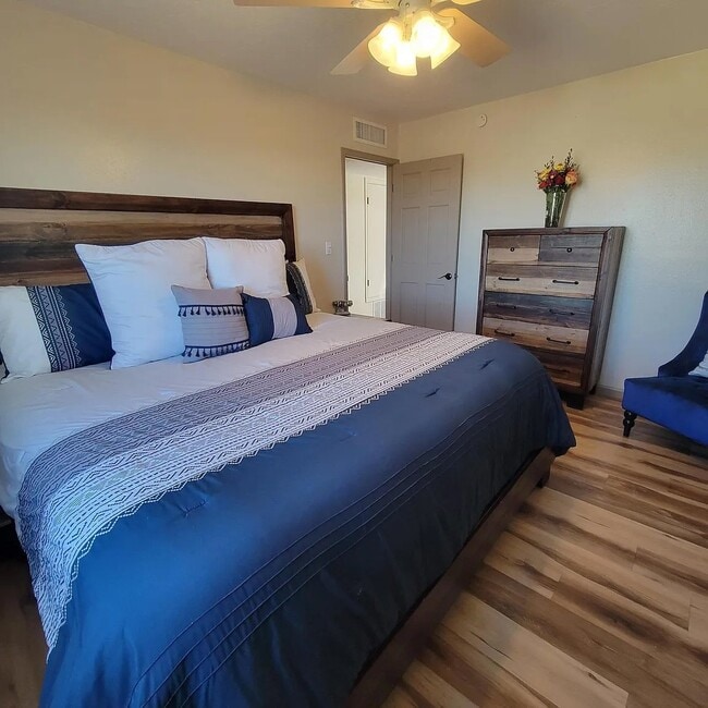 Building Photo - 2127 Ave De Las Alturas