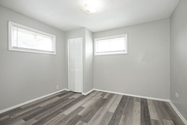 Building Photo - 3 Bedroom/1 bath Single House!!