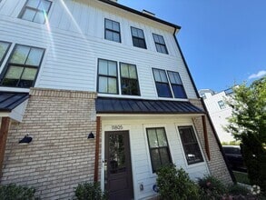 Building Photo - Beauitiful Home in the heart of Ballantyne!!