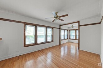 Building Photo - 3 bedroom in Chicago IL 60657