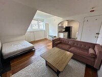 Building Photo - 109 Charles St