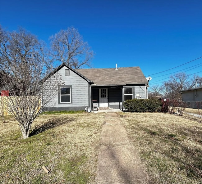 Building Photo - Renovated 3 Bed, 2 Bath Home in Bonham!