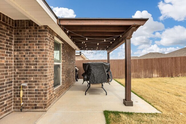 Building Photo - 2 Maverick Dr