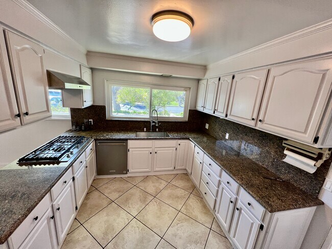 Kitchen - 5352 Bayer Pl