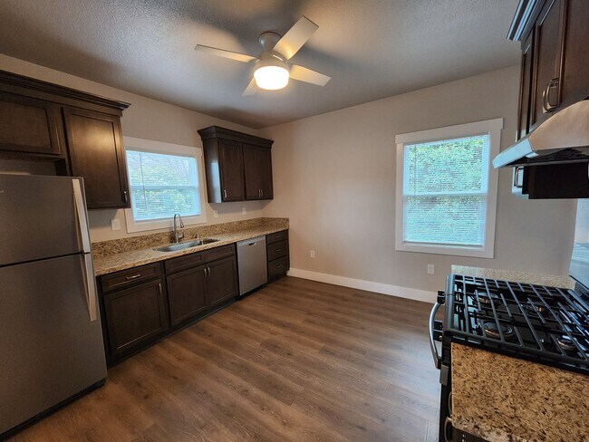 Building Photo - 845 9th Ave