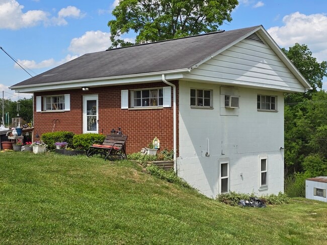 Primary Photo - 7914 Hall Ridge Rd