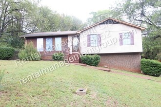 Building Photo - New On The Market! 3BR 2BA + Lower Level D...