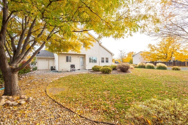 Building Photo - 3 bed, 2.5 bath Home in English Ranch Neighborhood