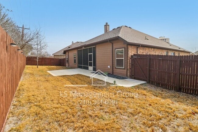 Building Photo - 1041 Water Oak