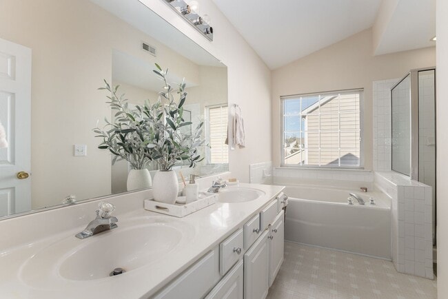 Building Photo - Adorable Home in Delta Ridge - NW Raleigh Just off Glenwood Avenue!