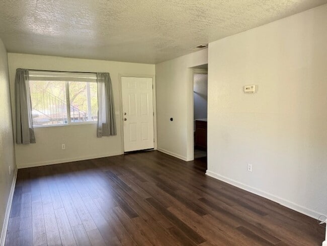 Building Photo - AVAILABLE NOW!! Adorable Unit Near Downtown Sonora! Newly Painted Throughout!
