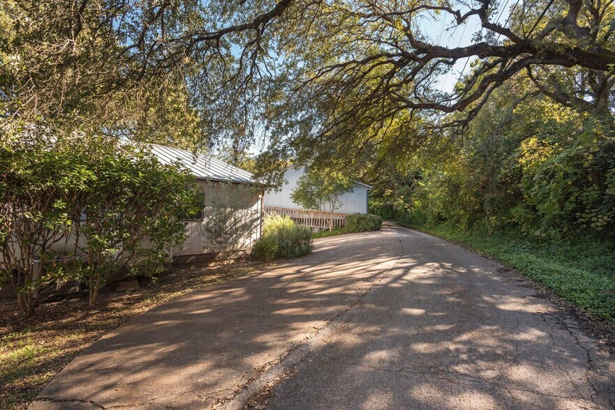 Building Photo - 2307A Trailside Dr