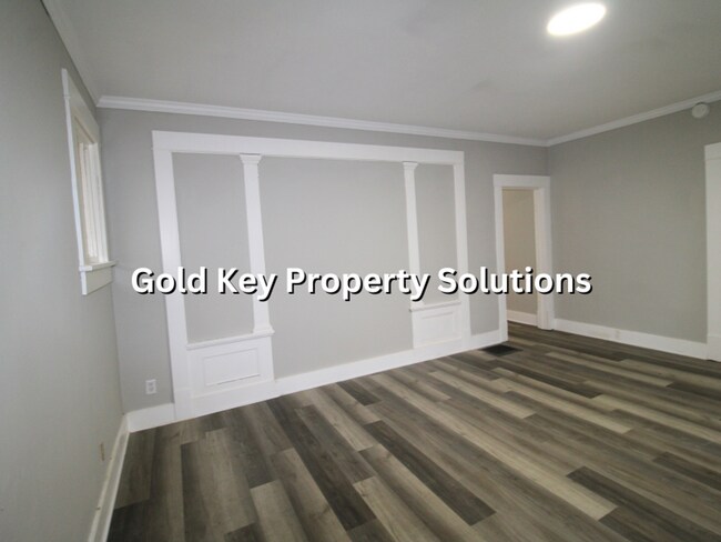 Building Photo - Updated 3 BR 1 BA House with Covered Porch and Central Air (SECTION 8 APPROVED)