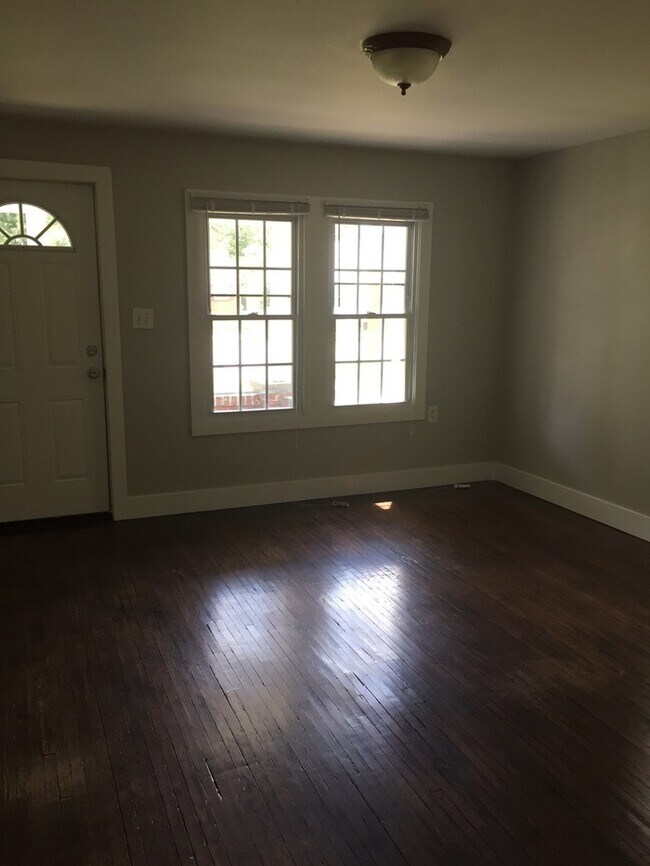 Building Photo - Wedgewood Houston!!!  3 Bed 1 Bath House Convenient to Belmont, Lipscomb & Vandy!