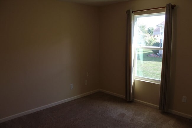 Building Photo - Beautiful 3 BR Ranch in Brownsburg!