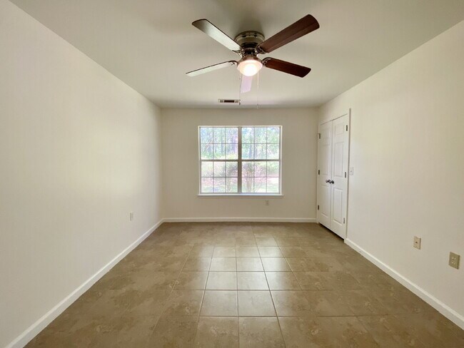 Building Photo - Spacious Three Bedroom Condo Located at The Reserve at Woodbridge!