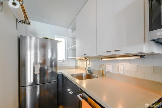 Building Photo - 144 Langton St
