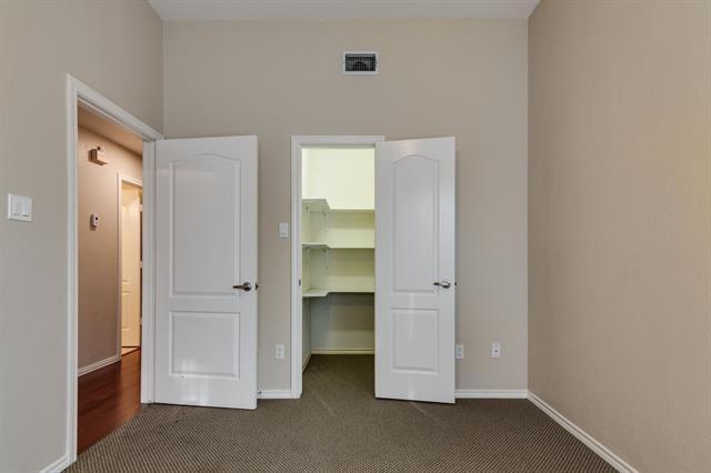 Building Photo - 7 Roaring Creek Ct