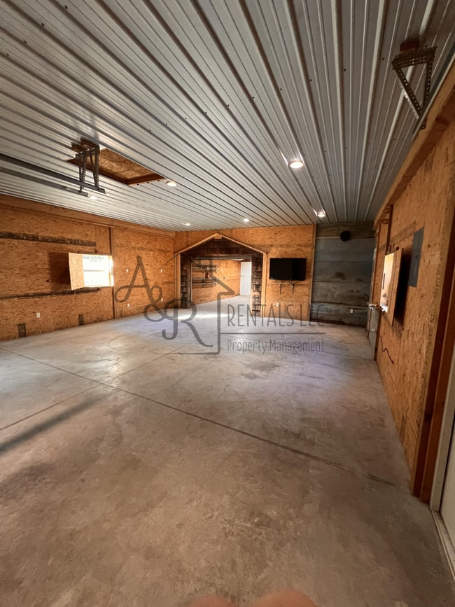 Building Photo - 204 W Leighton St