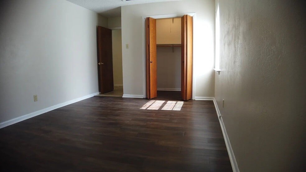 Building Photo - 1506 McCreary Ave