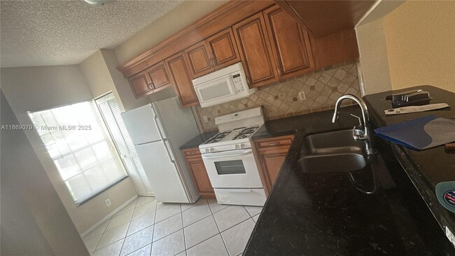 Building Photo - 8248 San Carlos Cir