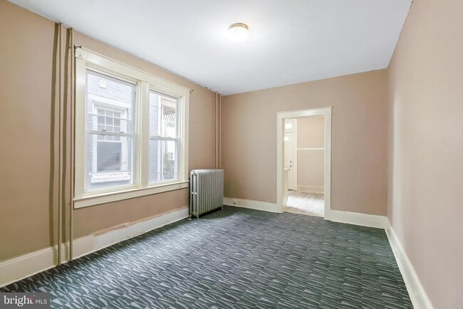 Building Photo - 443 Manor St