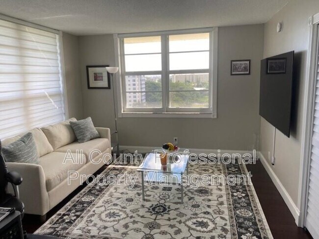 Building Photo - 3051 N Course Dr