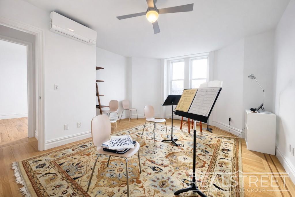 Building Photo - Charming Two-Bedroom Brownstone Residence