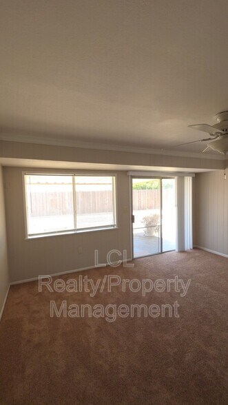 Building Photo - 27131 Pinehurst Rd