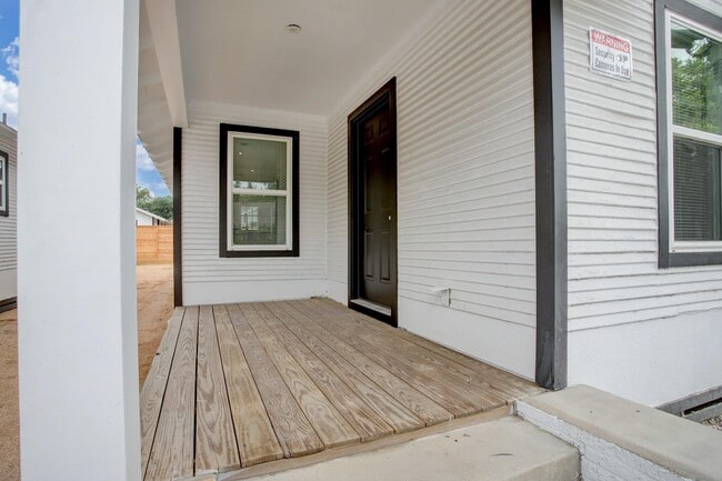 Building Photo - 6109 N Main St