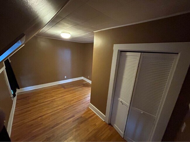 Building Photo - 323 Pine St