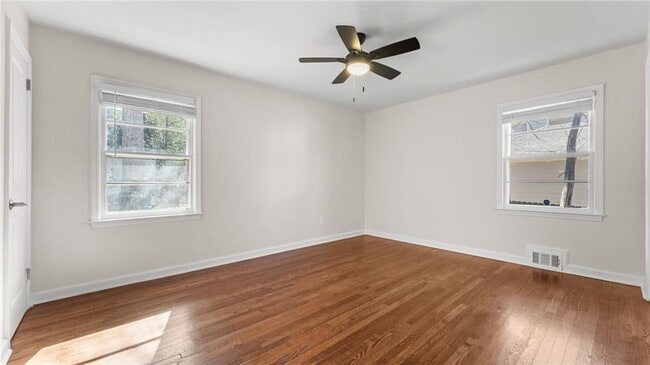 Building Photo - 2038 S Akin Dr