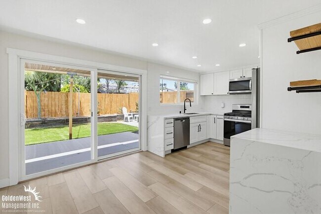 Building Photo - Captivating 3Bdm 2Ba Home in the Carlton Oaks/West Hills area of Santee!