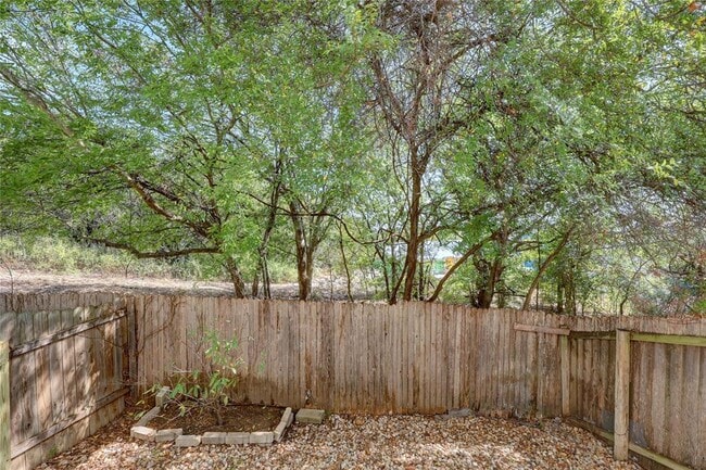 Building Photo - 5501 Bradford Pear Ln