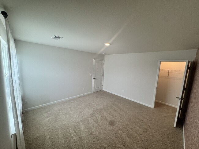 Building Photo - ***** $200 OFF FIRST MONTH RENT *****