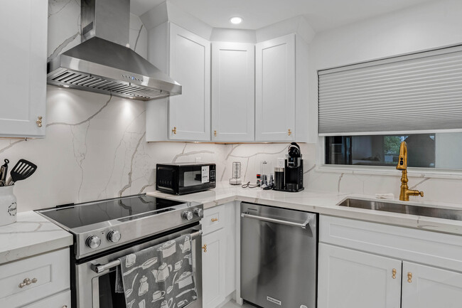 Building Photo - 401 Briny Ave