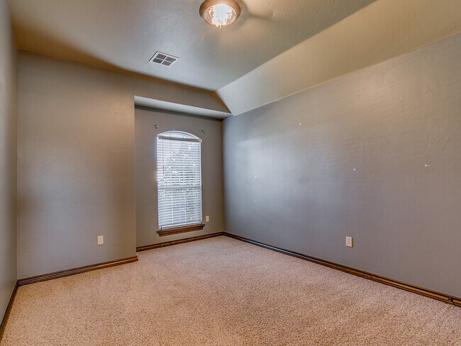 Building Photo - Highly Sought After Stonebridge Addition +...