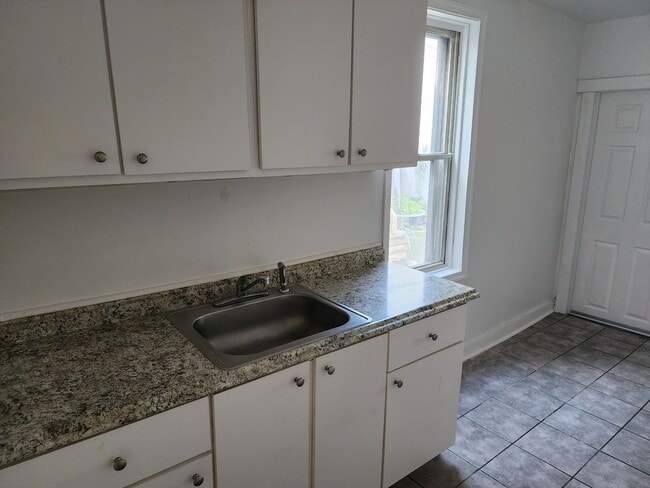 Building Photo - 221 N Scott St